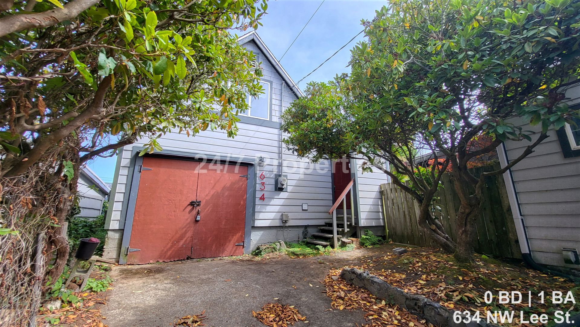 Newport Apartment: 636 NW Lee St.