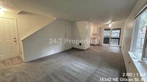 Refreshed 2 BD | 1 BA Unit w/ Yard - Bayberry Apartments - NE Portland – photo 1