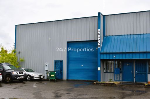 Spacious 2,200sqft. Warehouse + Office Space - Clackamas