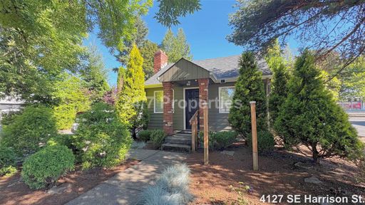 Remodeled Office Space with Kitchen & Yard! - Milwaukie – photo 1