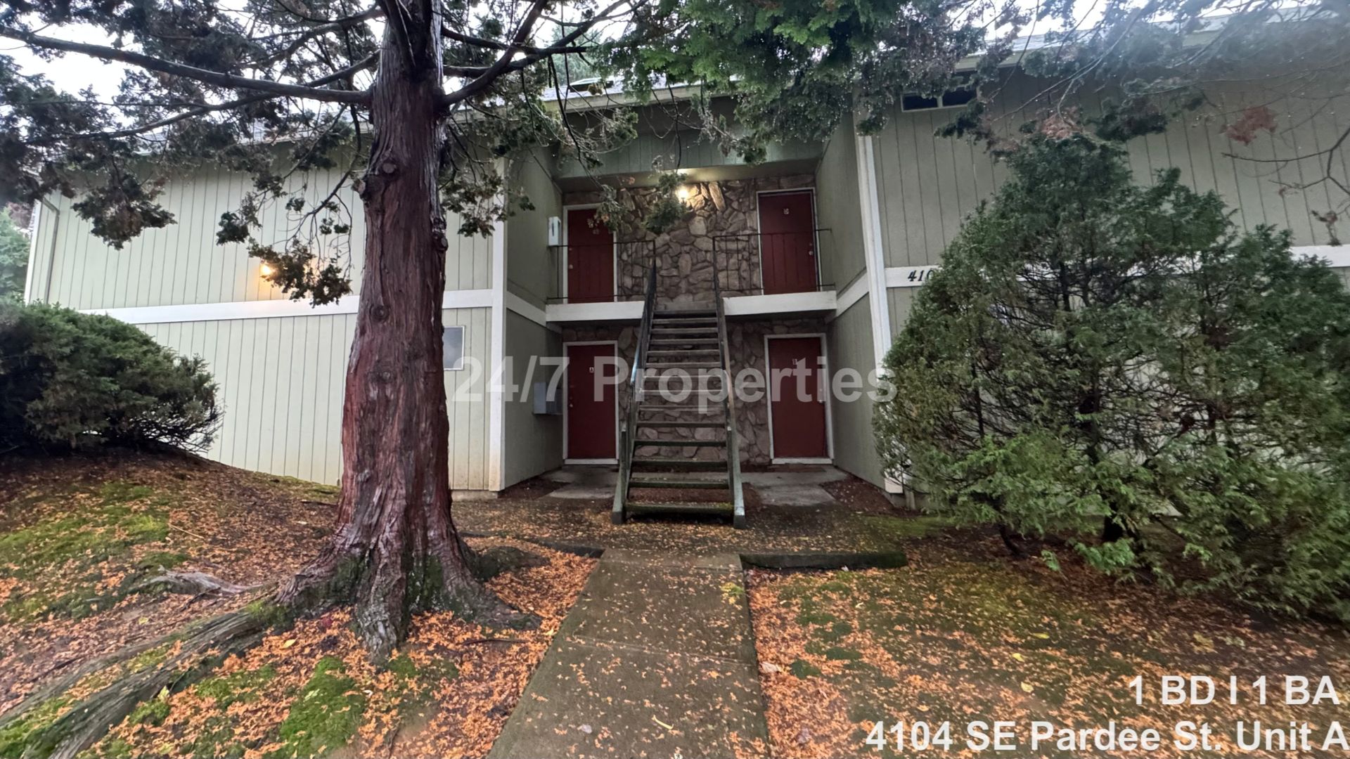 Portland Apartment: 4104 SE Pardee St. #A