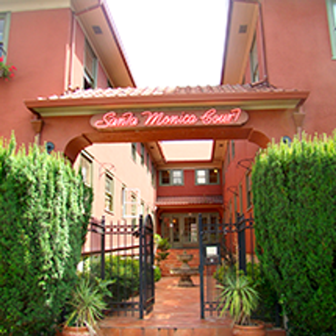 Portland Apartment: 630 NE Lawrence Ave.