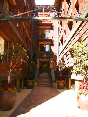 Melcliff Apartments - One Bedroom Corner Unit - Inner SE – photo 1