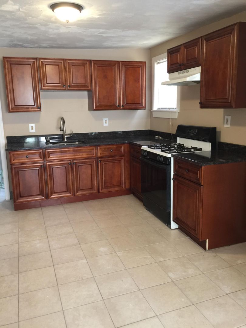 Central Falls Apartment: 141 Sylvian street