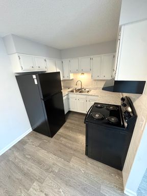 2 Bedroom Apartments, Excellent Location!