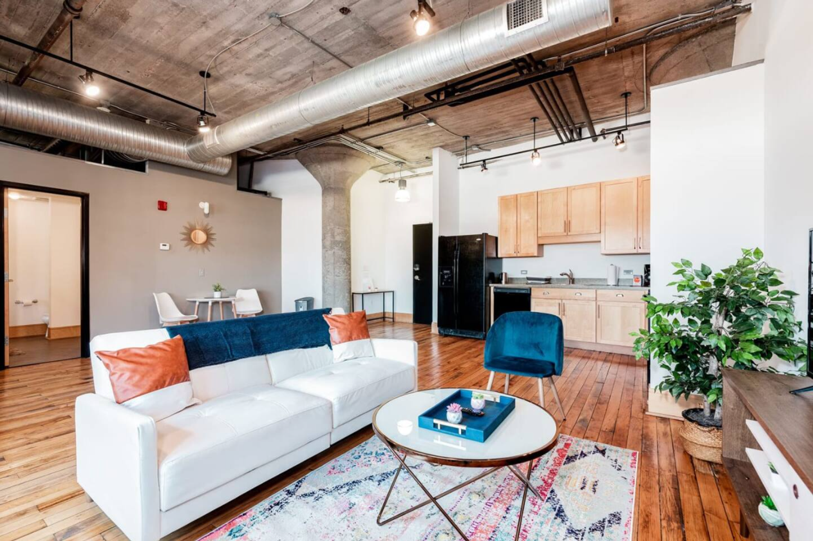 Saint Louis Apartment: 2034 Lucas Ave