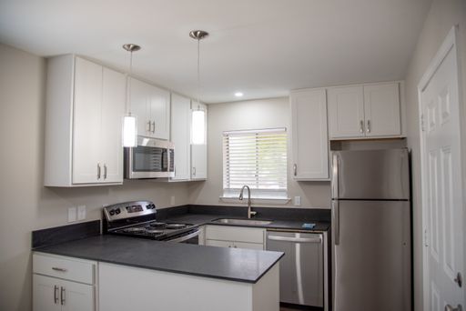 Fully Renovated Home with Private Garage on a Quiet Cul-de-Sac – photo 1