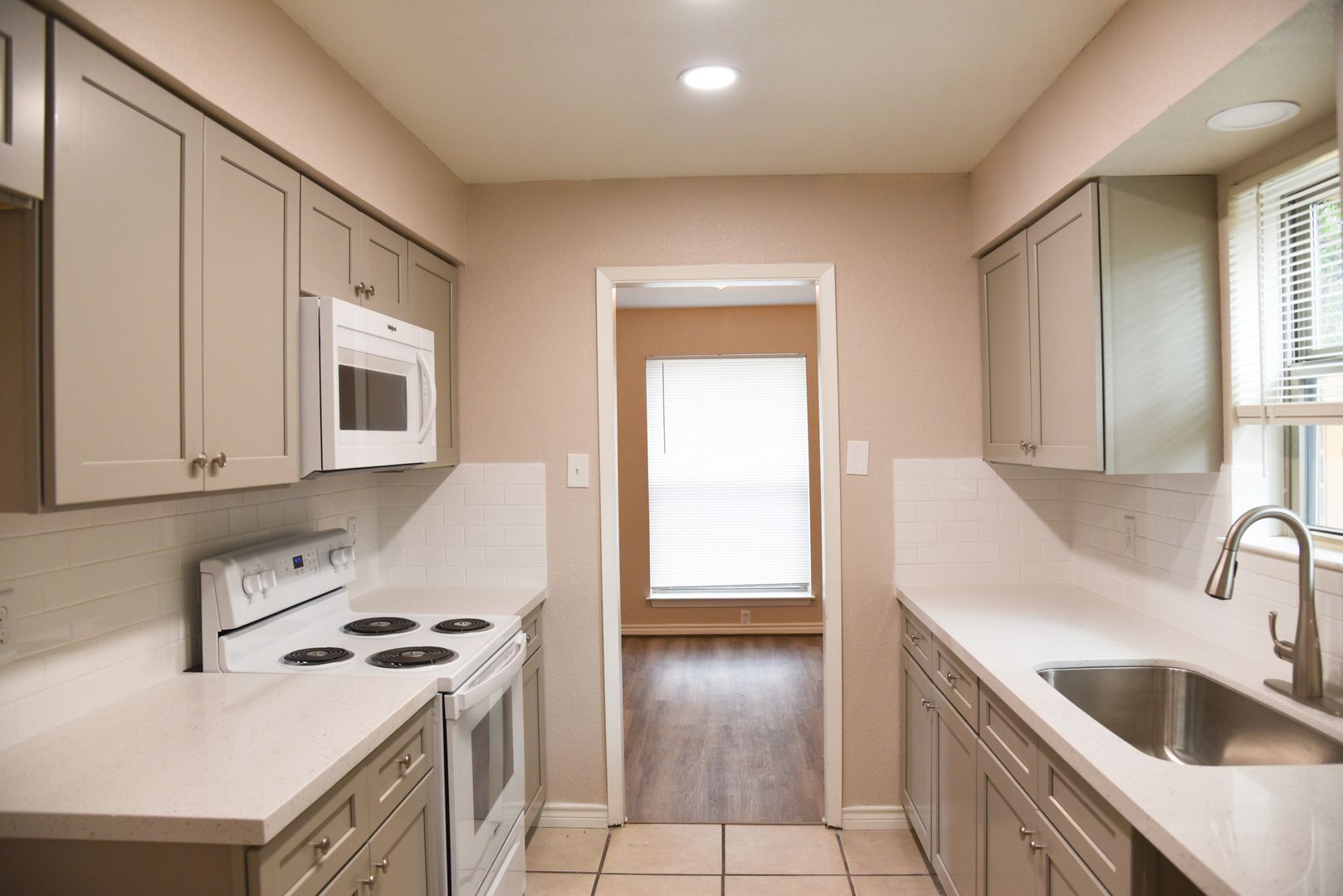 College Station Apartment: 305 Amherst Ct.