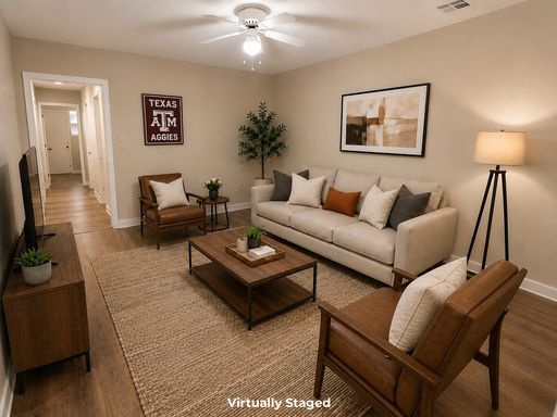 Walk to Texas A&M | 3BD/3BA Duplex | New Kitchen & Fresh Paint Throughout – photo 1