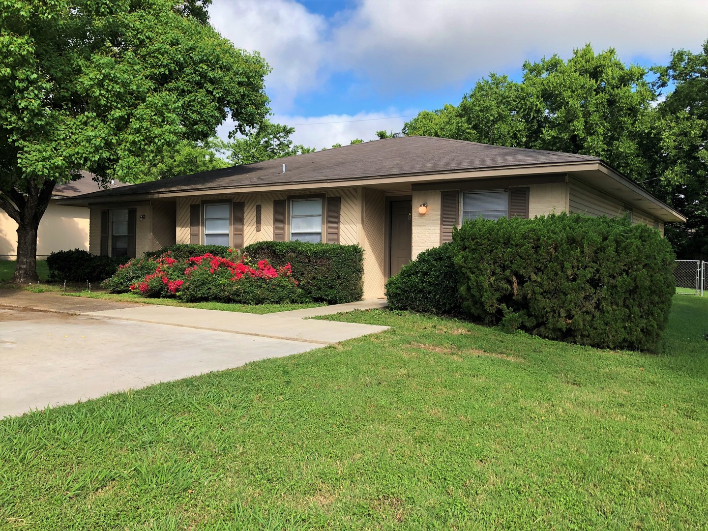 Bryan Apartment: 3611 Mahan