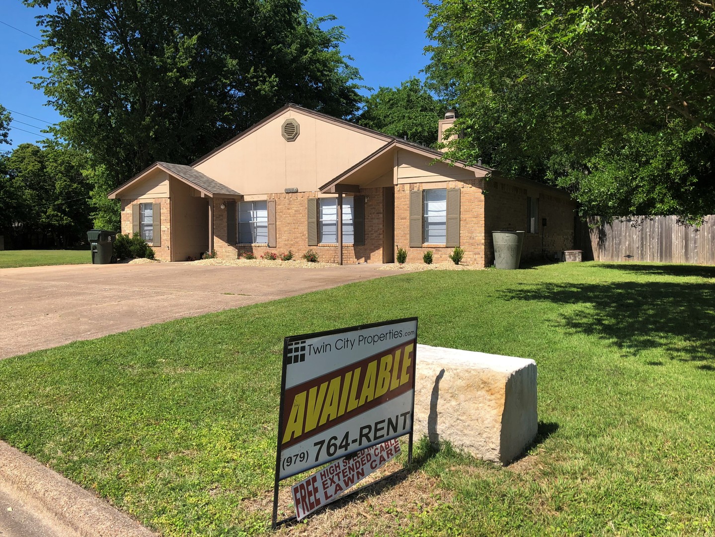 Bryan Apartment: 3620 Mahan