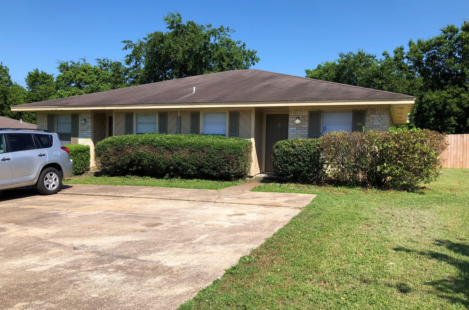 Bryan Apartment: 3608 Comanche