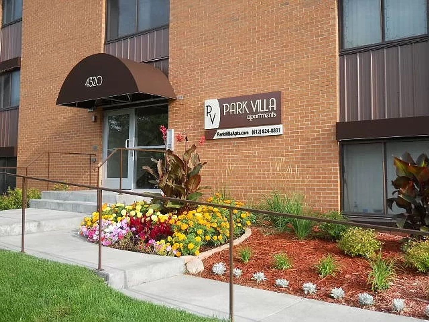 Saint Louis Park Apartment: 4320 36 1/2 St