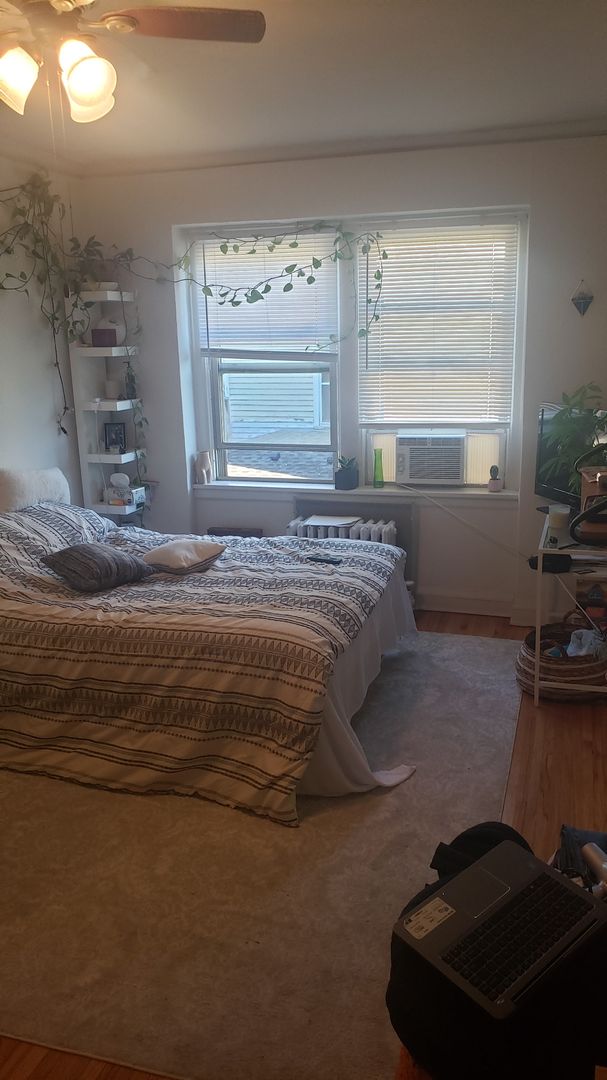 Minneapolis Apartment: 2552 Garfield Ave S