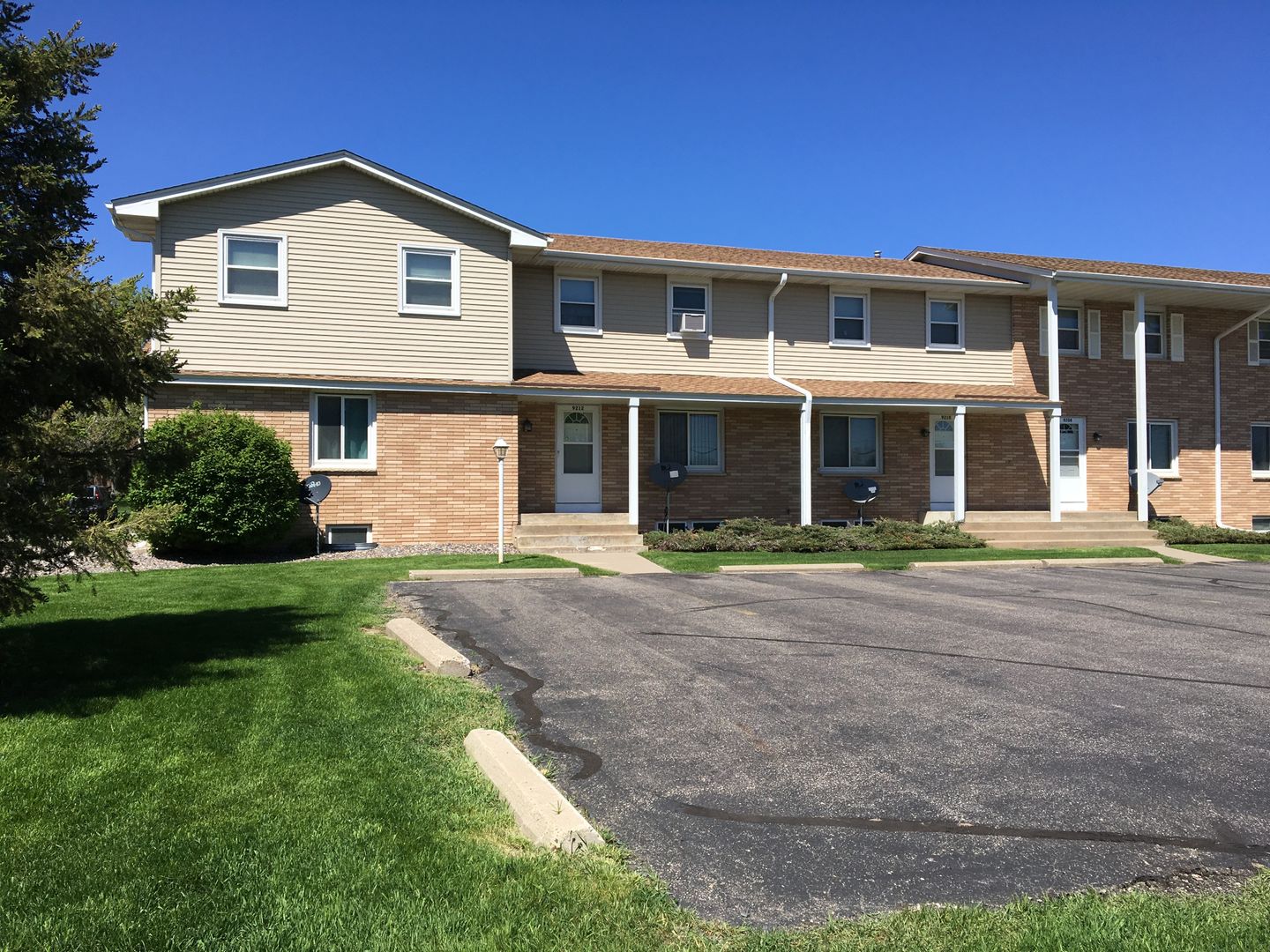 New Hope Townhome: 2701-2707 Flag Ave, 9200-9214 Medicine Lake Rd