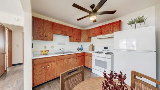 Enjoy a small community in an ideal Richfield location close to everything you need. – photo 1