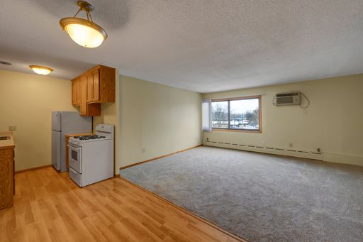 2Bed 1 Bath near Excelsior and Grand!