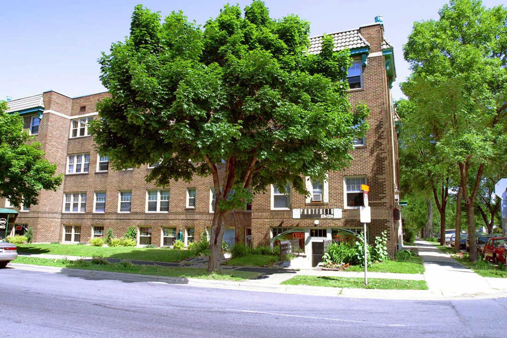 Minneapolis Apartment: 2552 Garfield Ave S