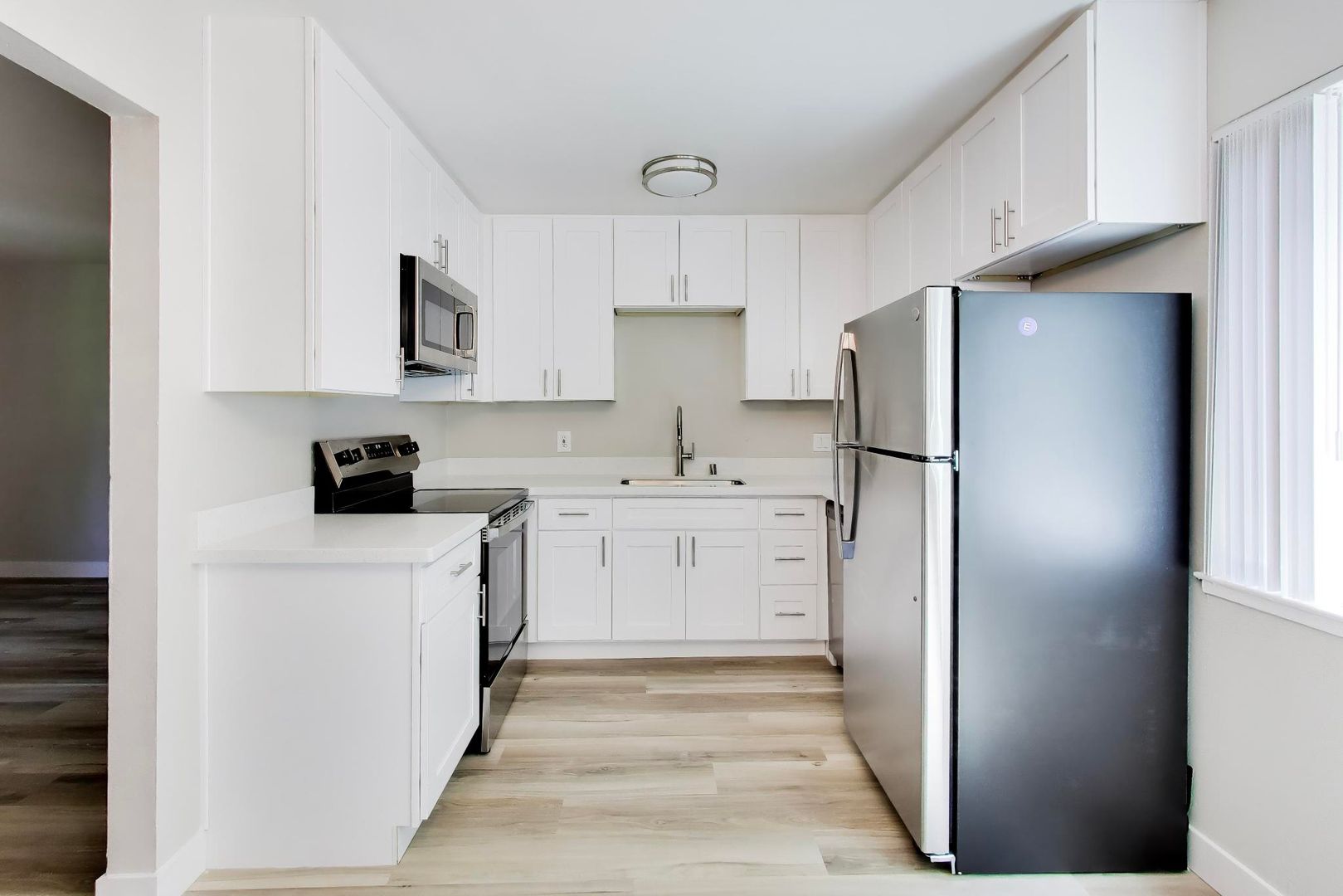 280 Chiquita Avenue - Main Image