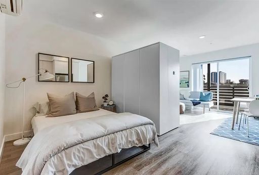 Modern studio in great location. Roof deck, lounge. AC and laundry in unit! – photo 1