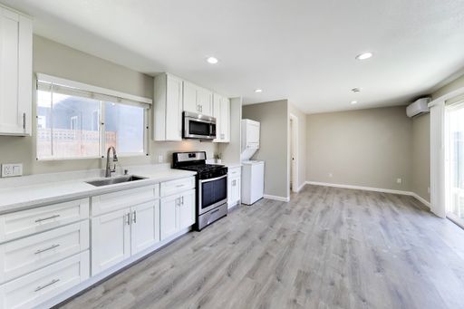 Charming & Functional Studio ADU with Private Patio, In-Unit Laundry & Parking – photo 1