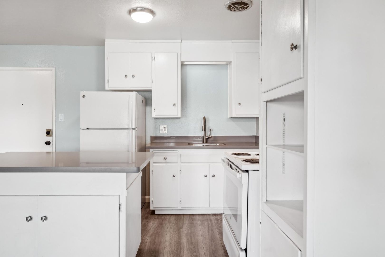 22555 Linden Street - Main Image