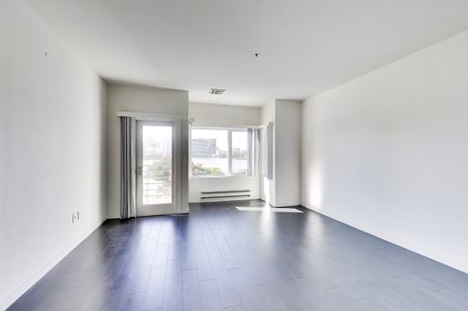 Modern 1-Bedroom with Lake & City Views | Garage Parking Available – photo 1