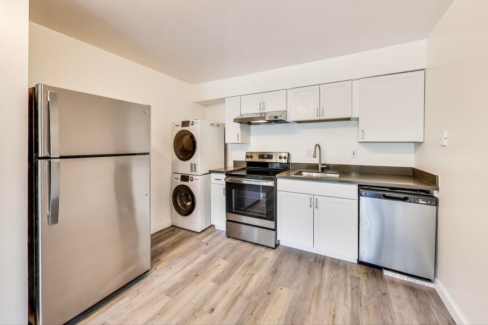 Newark Apartment: 35750 Bettencourt Street