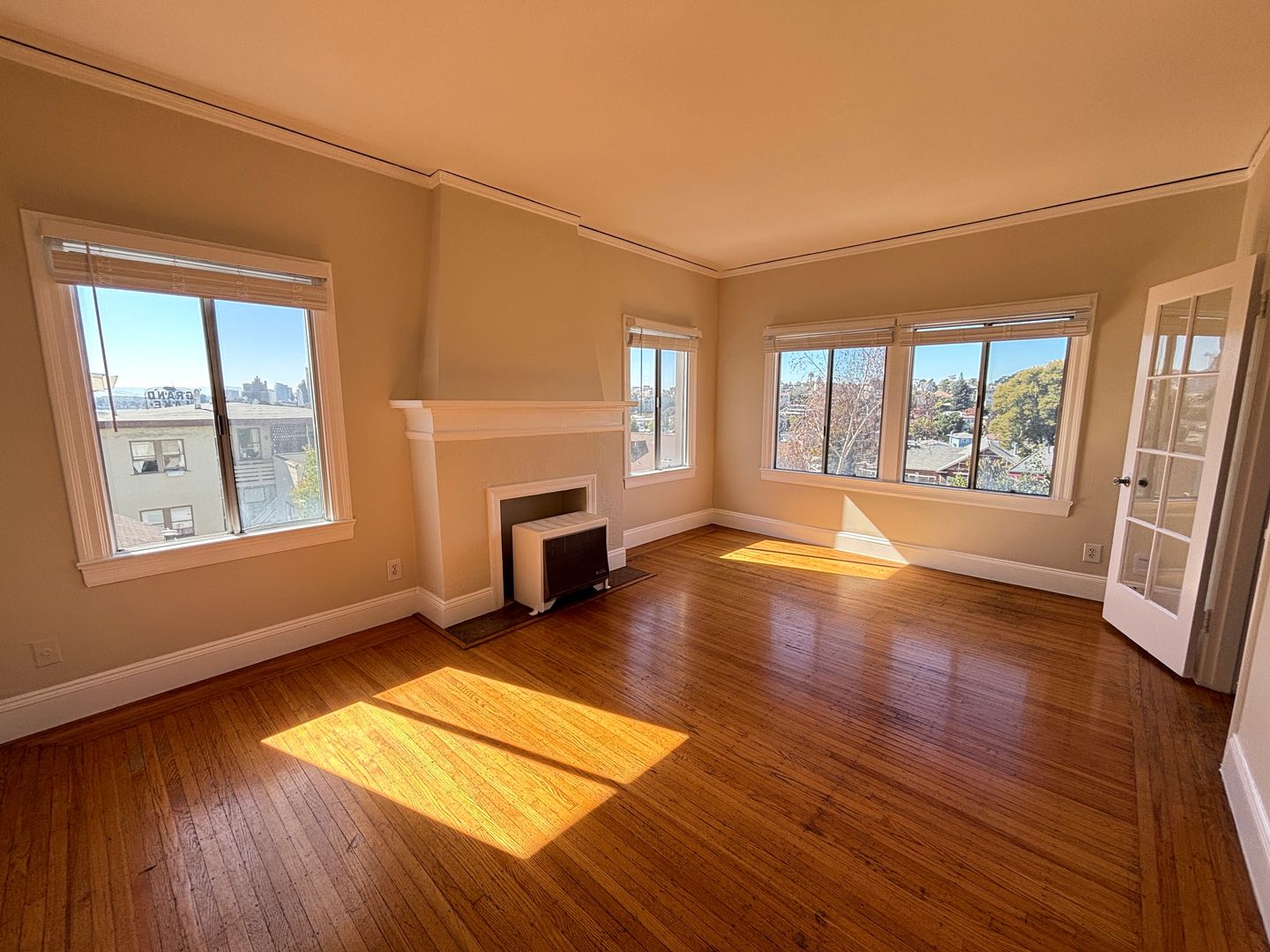 827 Warfield Avenue - Main Image