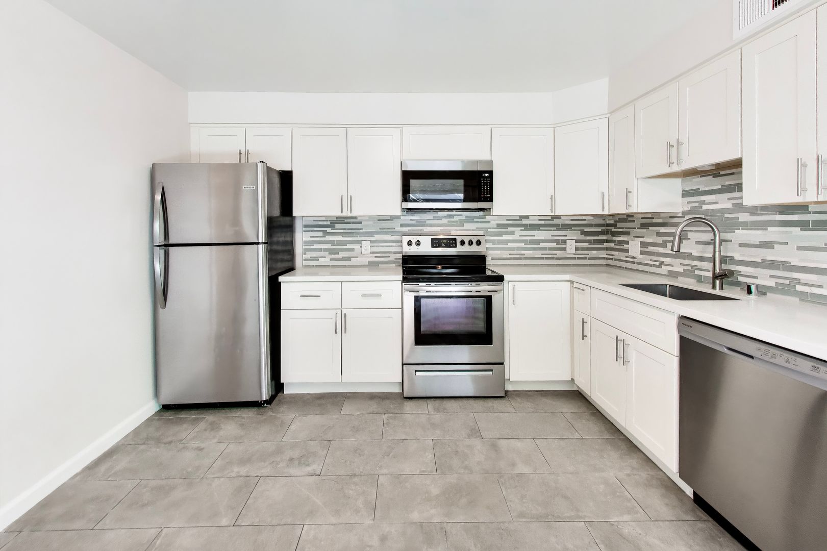 1221 Clinton Street - Main Image