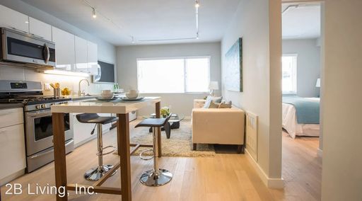 Bright 1BR with IN-UNIT LAUNDRY in Prime Lakeshore Location – photo 1