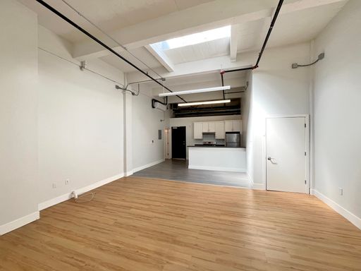 Modern loft with high ceilings, laundry, and AC! – photo 1