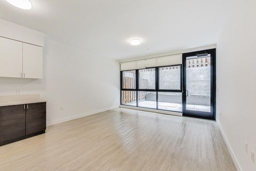 Luxury one bedroom with laundry, private patio, AC and roof deck! – photo 1