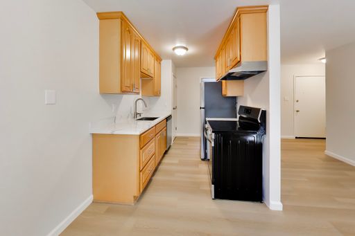Private Patio 1BR in San Lorenzo | Renovated Kitchen | Assigned Parking | Pet Friendly