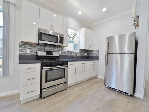 1 Month Free! Remodeled 1BR w/ Modern Kitchen in Vibrant Uptown – photo 1