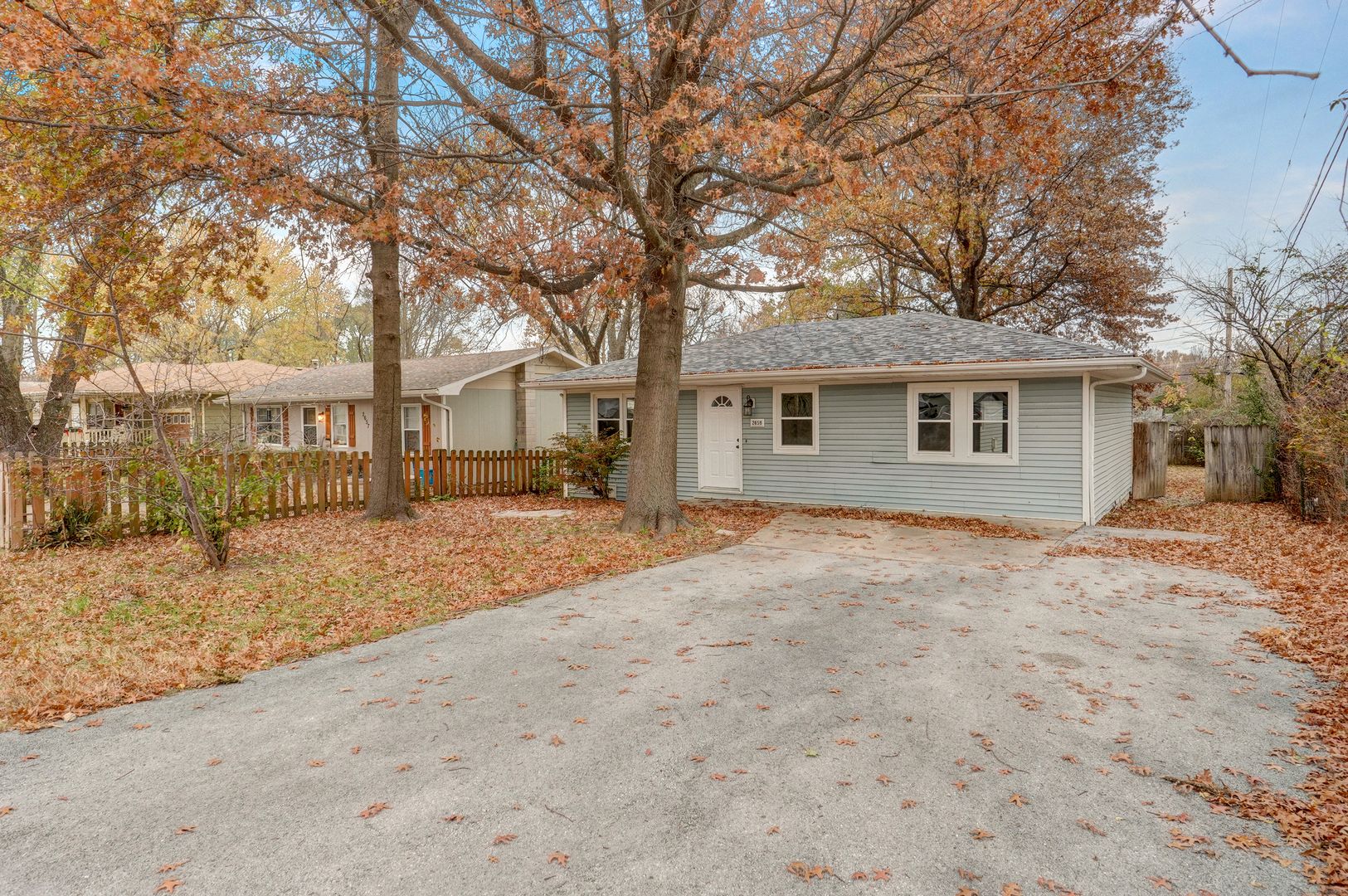 Springfield House: 2659 E Pacific St