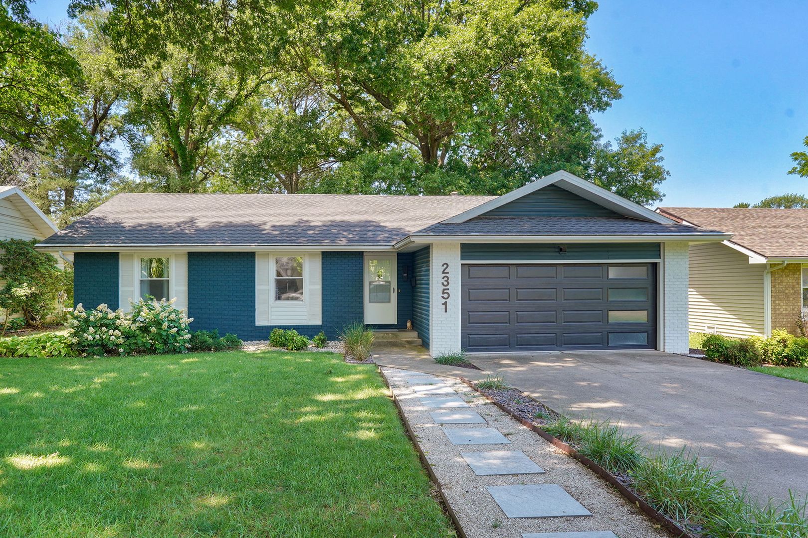 Springfield House: 2351 S Rogers Ave