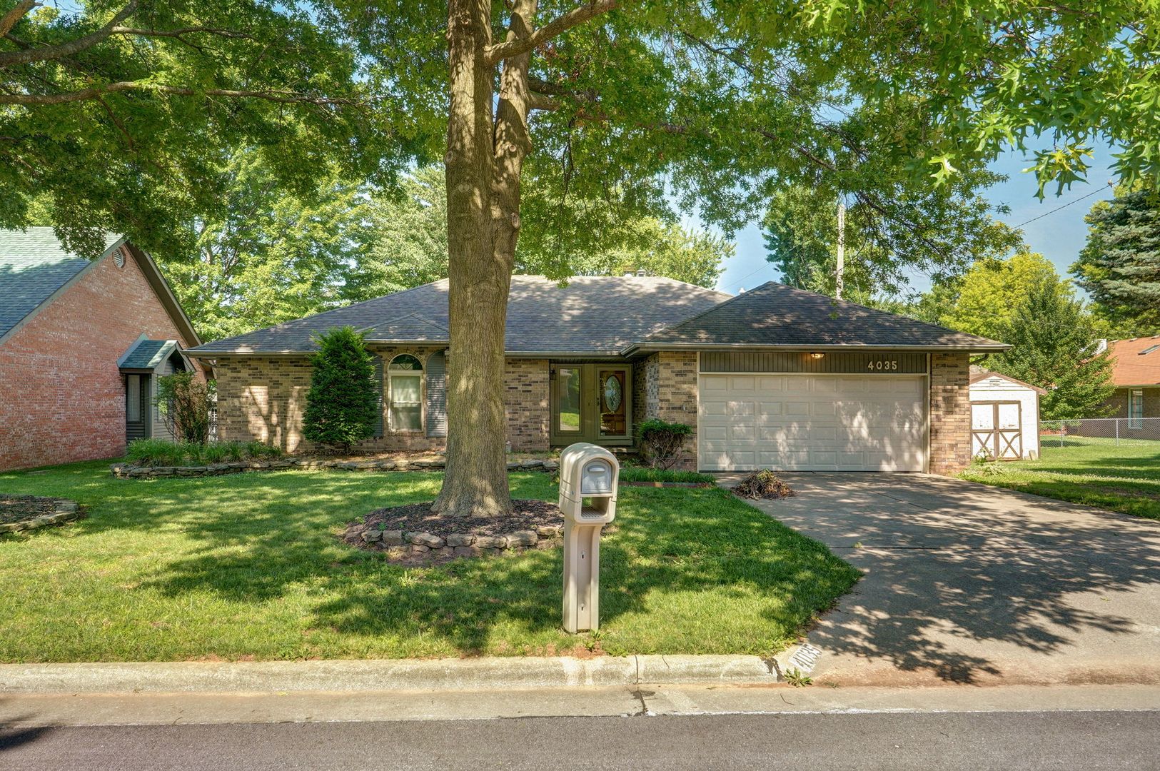 Springfield House: 4035 S Parkcrest Ave