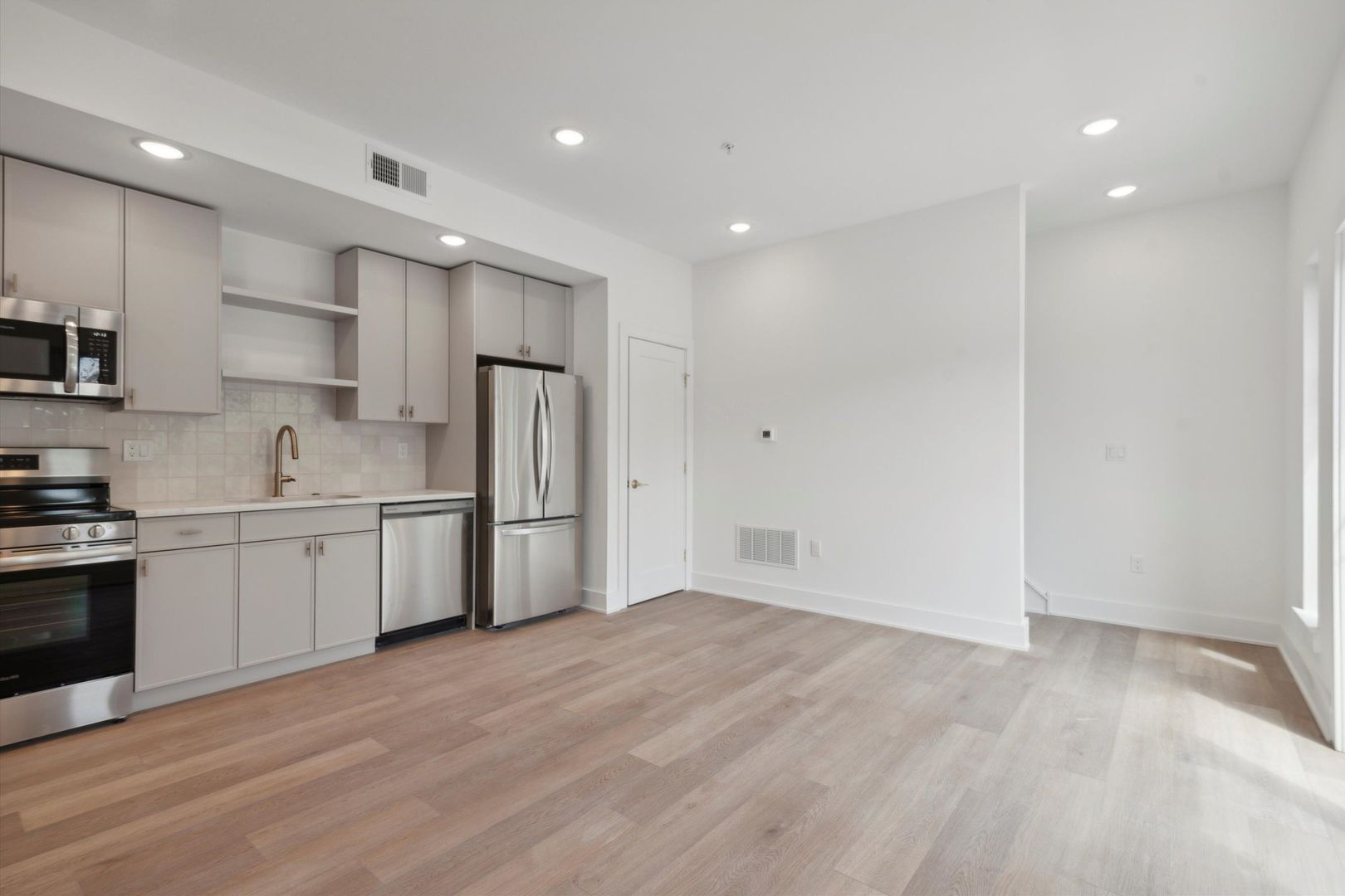 Philadelphia Apartment: 367 W Hortter St