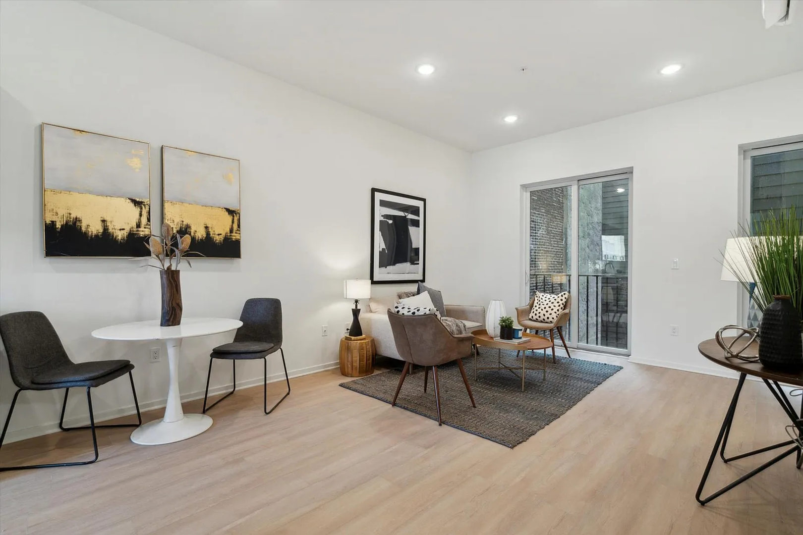 Philadelphia Apartment: 225 N 12th St