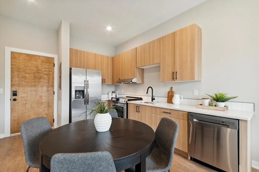 Spacious & Modern Apartment in the Heart of Germantown | 308 W Chelten Ave – photo 1