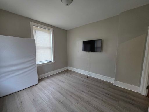 Affordable Private SRO Room Available in Frankford – photo 1