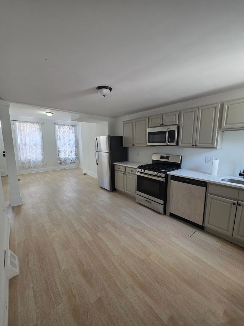 Philadelphia House: 2228 Cross St
