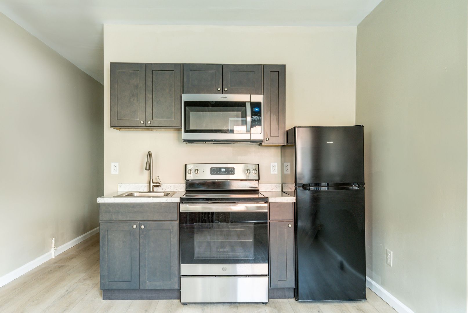 Philadelphia Apartment: 104 S 51st Street