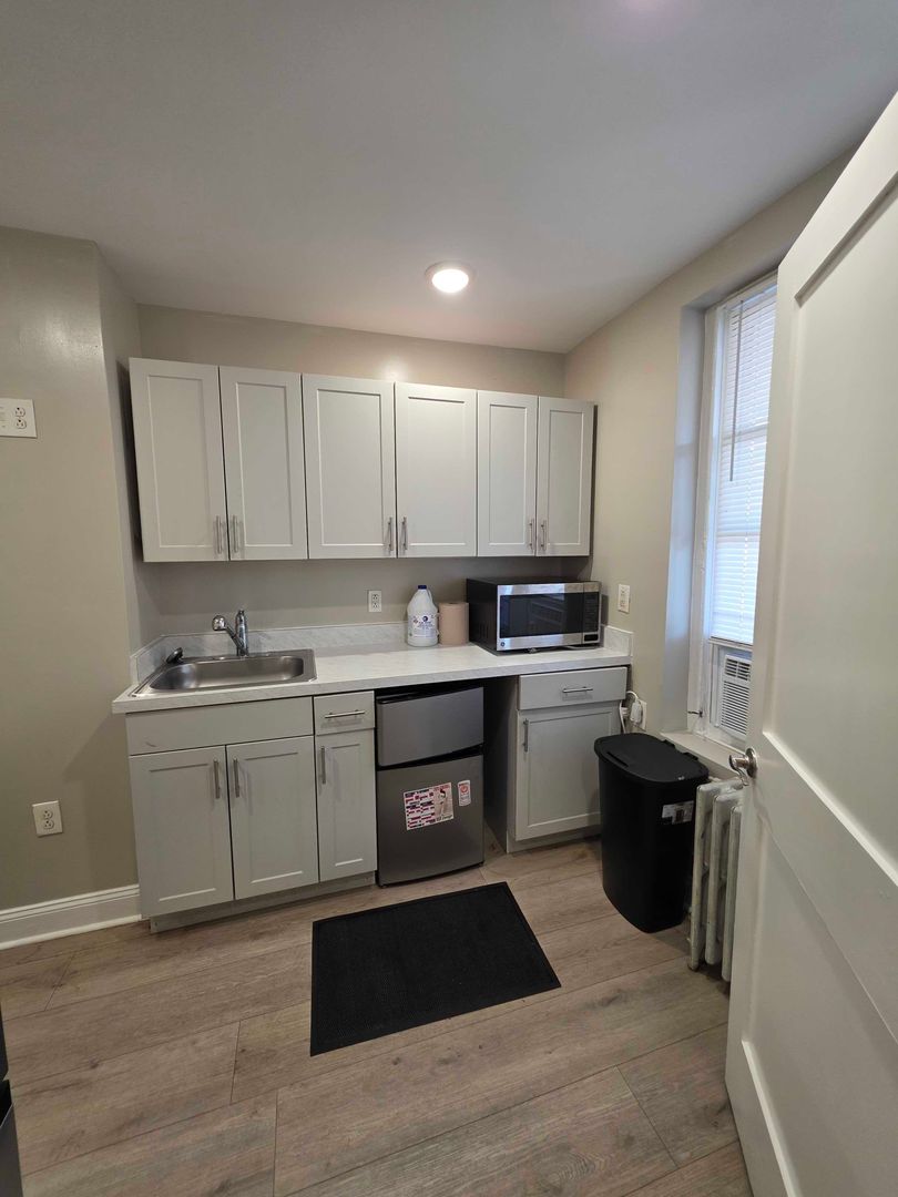 Philadelphia Apartment: 2144 Bridge St.