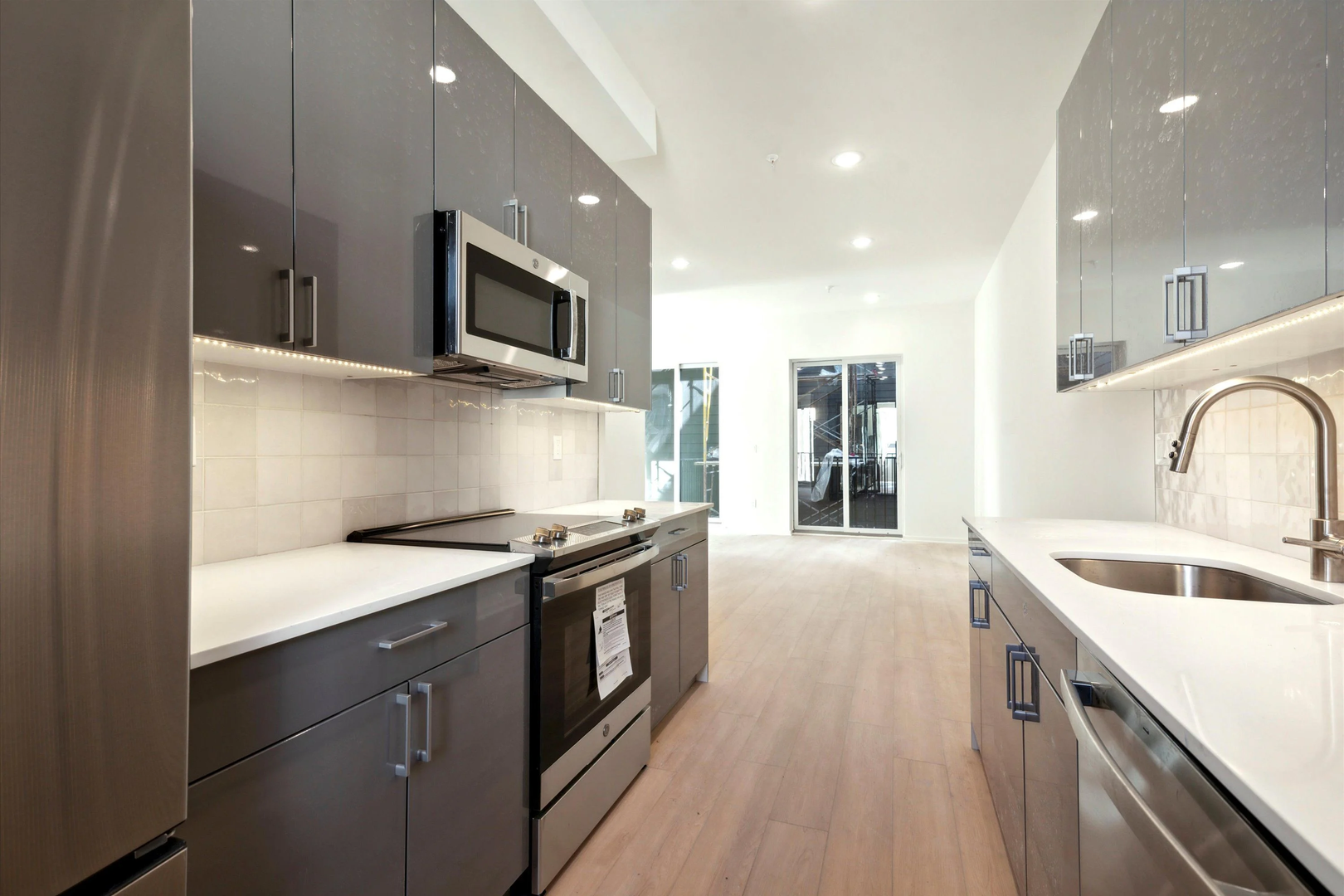Philadelphia Apartment: 225 N 12th St