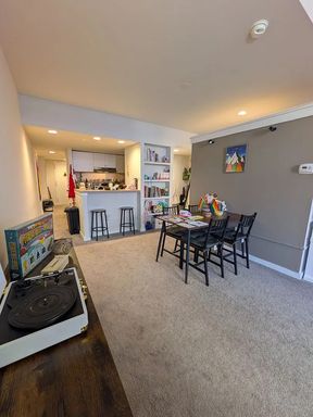 Studio Apartment in Historic Old City Warehouse Conversion – photo 1