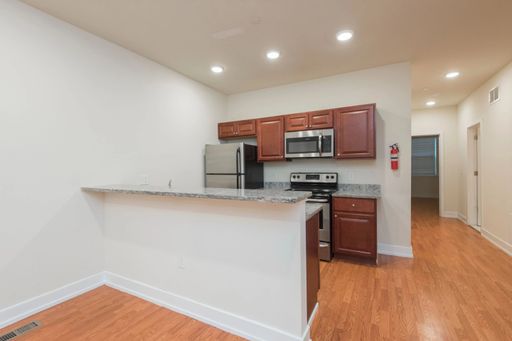 Spacious 4 Bedroom, 2 Bathroom Home with Modern Finishes Near Temple University – photo 1
