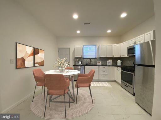2 Bedroom Rental – 2510 Manton St, Philadelphia, PA 19146