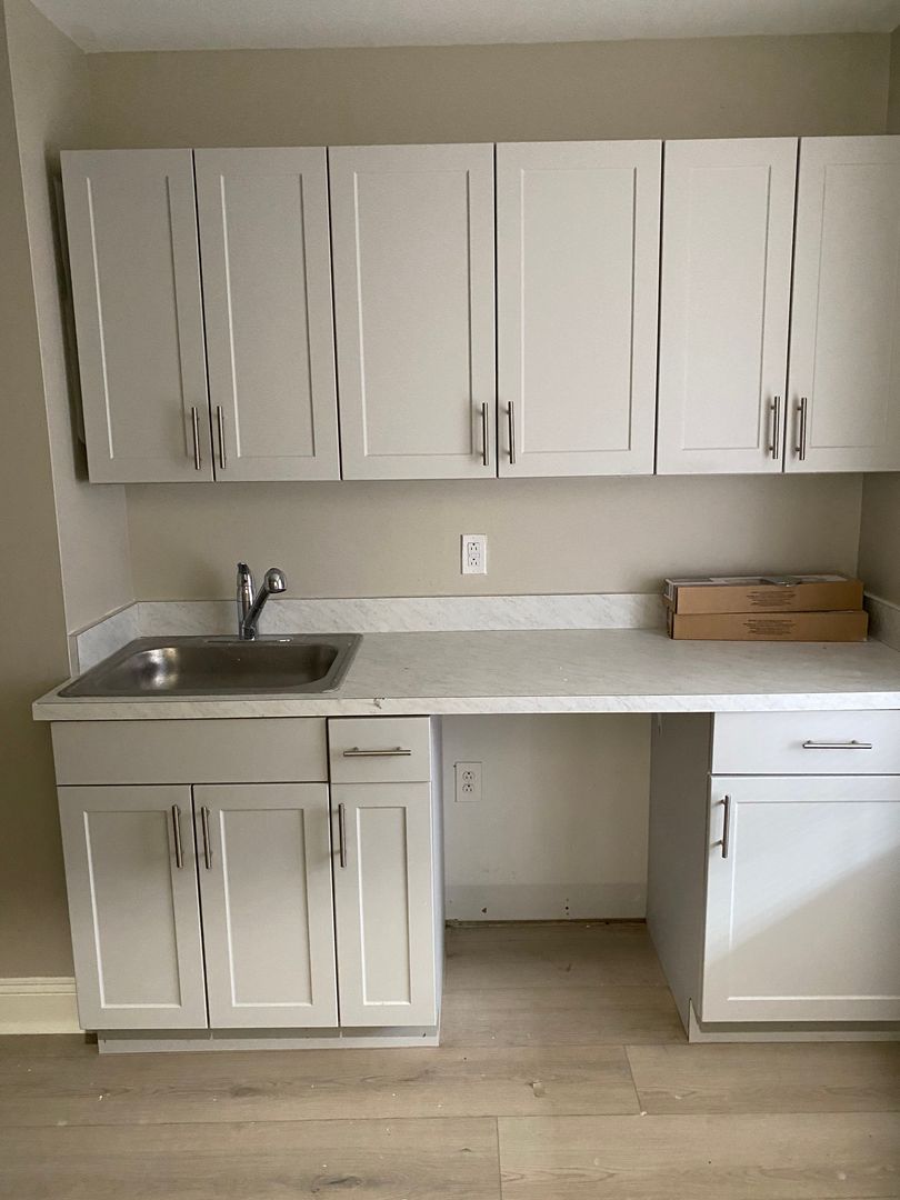 Philadelphia Apartment: 2144 Bridge St.